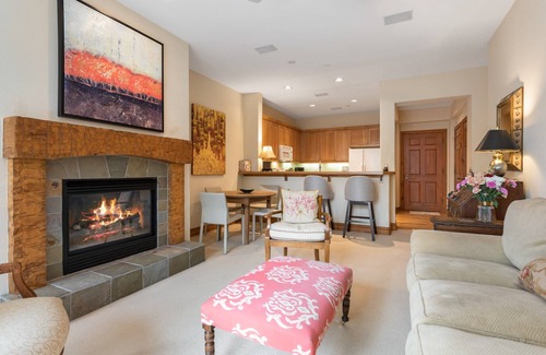 Avon Condo | Plan Ahead to Winter! Charming 2BR Condo with Hot Tub for After a Day Out in Beaver Creek!