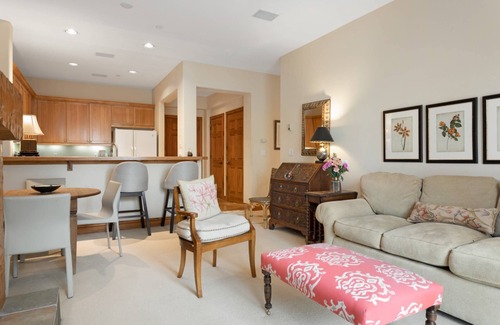 Avon Condo | Plan Ahead to Winter! Charming 2BR Condo with Hot Tub for After a Day Out in Beaver Creek!