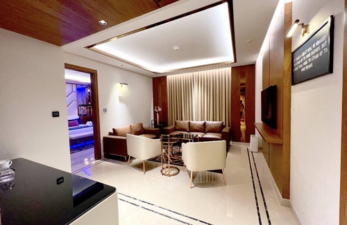 Thane West Hotel | Planet Hollywood