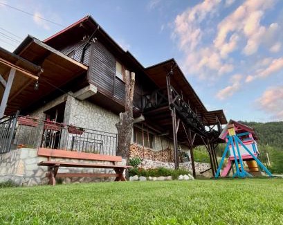 Devin House | Planinski Polah House