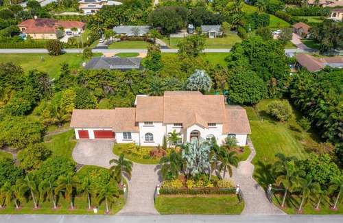 Plantation Villa | Plantation Acres Luxury Mansion & Private Pool