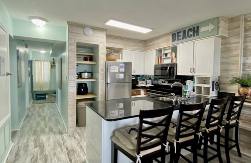 Fort Morgan Condo | Plantation Palms 6412 from ALBVR! Beautiful views and fantastic amenities. Book today!