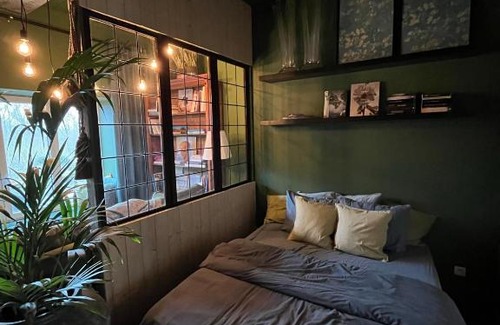 Poelkapelle Apartment | Plantkot -Boekenkot -Kunstkot en love kot