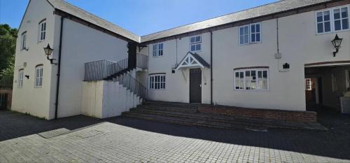 Mynydd Isa Apartment | Plas Bellin Duplex
