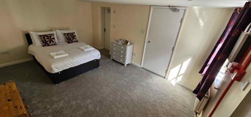 Mynydd Isa Apartment | Plas Bellin Studios