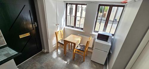 Mynydd Isa Apartment | Plas Bellin Studios