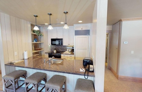 Vail Condo | Platinum Manor Vail Condo - Bfast & Hskping Incl.