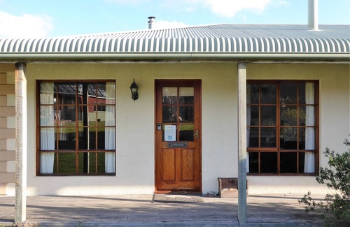 Bridport Apartment | Platypus Park Country Retreat - Pipers 2br/apartment