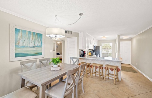 Destin Condo | Play in the emerald green waters of the Gulf! Beach front property
