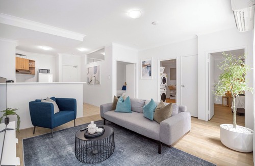 East Perth Apartment | Play & Stay on Hay - Sleeps 2 or 4 Intercom disconnected due to hotel closure.