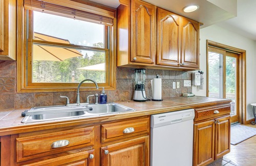 Circleville House | Play, Swim & Unwind: Family Home in Glen Wild!