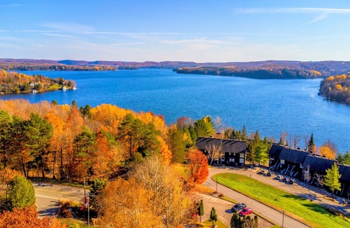 Huntsville Ski Chalet | Play where you Stay at this Traditional Muskoka Chalet.