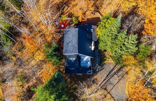 Huntsville Ski Chalet | Play where you Stay at this Traditional Muskoka Chalet.