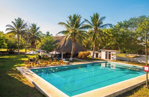 Monterrico Ski Chalet | Playa Bambú - Entire house for 16-32 people with pool near the sea.