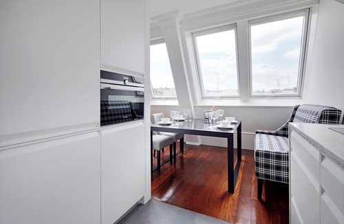 San Sebastian Centro Apartment | Playa de La Concha 7 by FeelFree Rentals