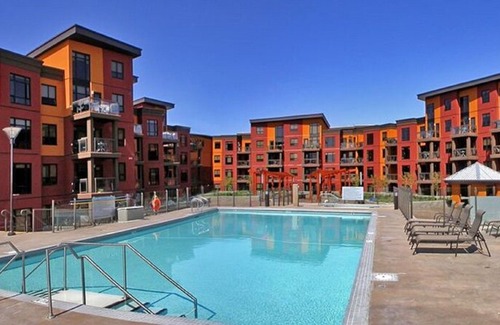 South Pandosy Apartment | Playa Del Sol Two Bedroom With Den Creekside View On 1st Floor