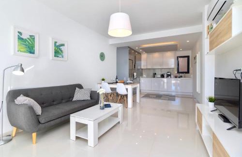 Pueblo Latino Apartment | Playa Elisa Bay - Mil Palmeras
