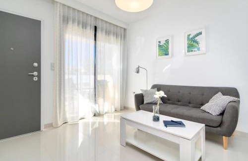 Pueblo Latino Apartment | Playa Elisa Bay - Mil Palmeras