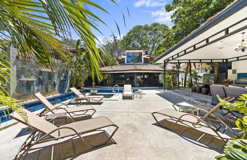 Potrero House | Playa Potrero - beachfront Villa, big private pool - Casa Bella Catalina