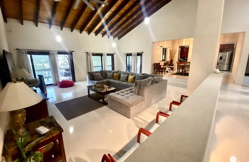 Estate Bonne Resolution House | Playcation in Paradise villa with endless water view