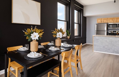 Downtown Cleveland Apartment | Playhouse Square: Downtown, Rock Hall, Clinic, CSU