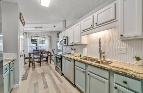 Miramar Beach House | Playin Hooke 5 min to private Beach access, firepit, outdoor dining cooking