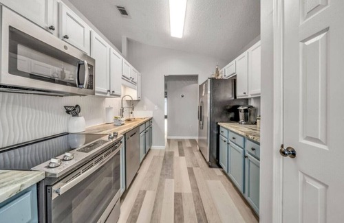 Miramar Beach House | Playin Hooke 5 min to private Beach access, firepit, outdoor dining cooking