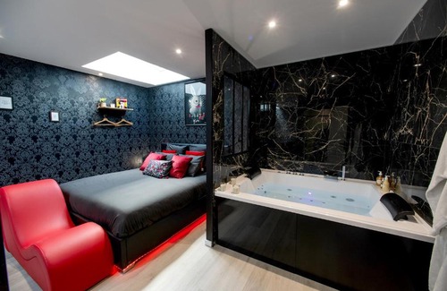 Aubie-et-Espessas Hotel | Playroom et Nuit Insolite