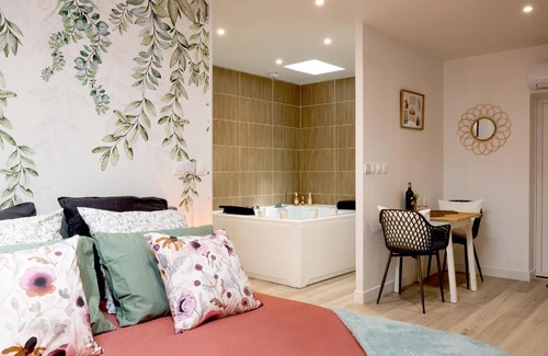 Aubie-et-Espessas Hotel | Playroom et Nuit Insolite