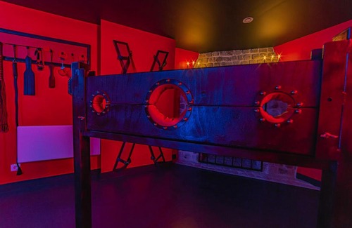 Libourne Villa | Playroom XXL Loft LOVE Room avec Espace spa Terrasse vue sur les toits Salle de jeux pour adultes Libourne centre 10 min de St Emilion Proche Bordeaux
