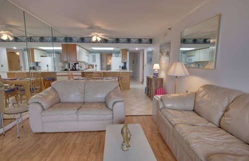 North Ocean City Condo | Plaza 712 - 2Br/Den/2Ba oceanfront w/indoor,outdoor and kiddie pools.