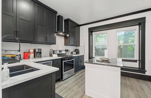 Central Oklahoma City House | Plaza District 6BR | 5 Mins to OKC State Fair | Foosball, Dining, Parking #15