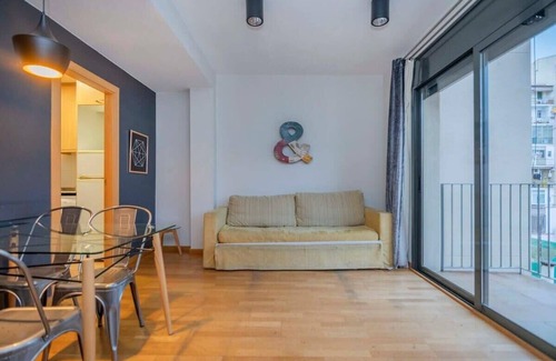 La Nova Esquerra de l'Eixample Apartment | Plaza España 2 bedroom with balcony