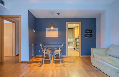 La Nova Esquerra de l'Eixample Apartment | Plaza España 2 bedroom with balcony
