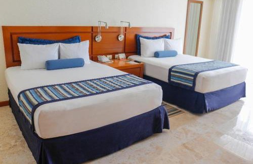 Las Glorias Resort | Plaza Pelicanos Grand Beach Resort All Inclusive