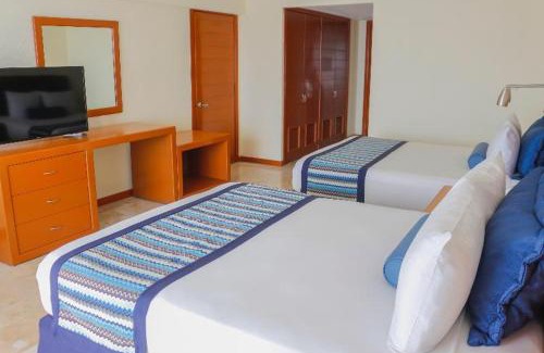 Las Glorias Resort | Plaza Pelicanos Grand Beach Resort All Inclusive
