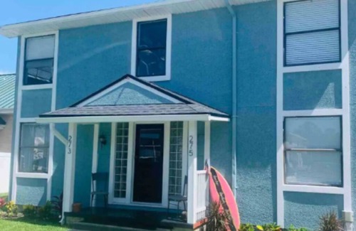 Jacksonville Beach Apartment | Pleasant 2 BD rental 1.5 Blocks from the beach.