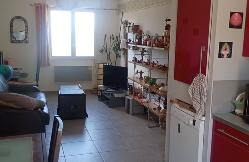 Venelles Apartment | Pleasant 2-bedroom apartment with garden/pool, near Aix-en-Provence