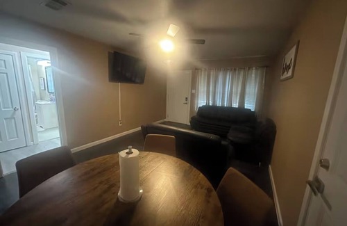 Midland House | Pleasant 2-bedroom house with AC in charming Midland