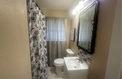 Midland House | Pleasant 2-bedroom house with AC in charming Midland