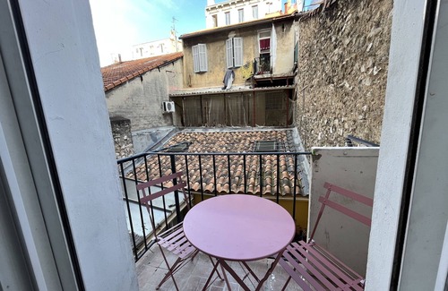 Le Camas Apartment | Pleasant 3-bedroom flat in the center of Marseille