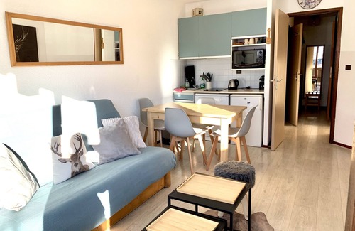 Les Claux Apartment | Pleasant 6-person apartment in Vars facing the slopes