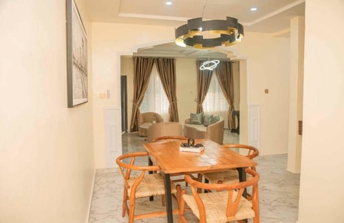 Ikeja Apartment | Pleasant apartment with AC in vibrant Lagos