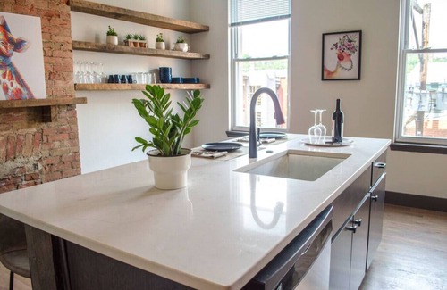 Over-the-Rhine Condo | Pleasant Apt 8 · ♥ Gorgeous Condo in the Heart of OTR Free Parking