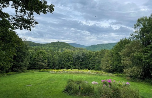 Roxbury Cottage | "Pleasant Brook Cottage" near Roxbury Village - Woods, Streams, Wi-fi, sleeps 6