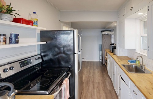 Oceanside House | Pleasant dog-friendly house w/panoramic views - short walk to the beach