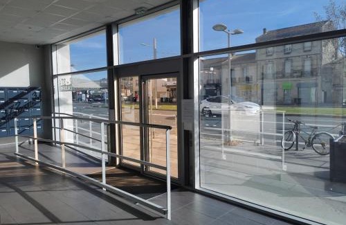 Bastide-Brazza Apartment | Pleasant entire apartement in Bordeaux with parking