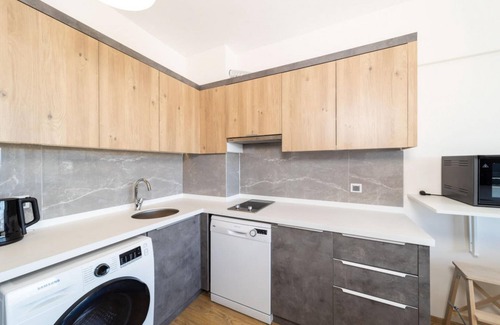 Kepez Apartment | Pleasant Flat with Shared Pool in Kepez