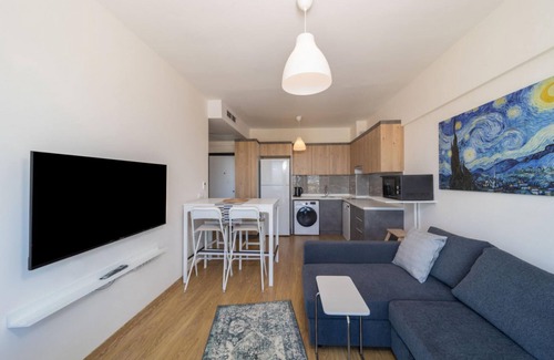 Kepez Apartment | Pleasant Flat with Shared Pool in Kepez