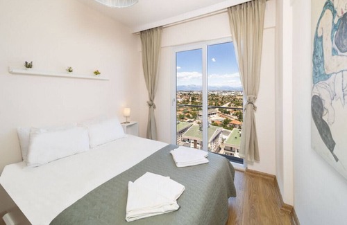 Kepez Apartment | Pleasant Flat with Shared Pool in Kepez